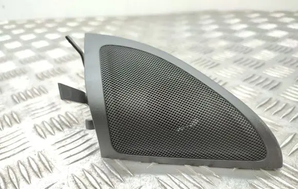 Mercedes-Benz A W176 Front door high frequency speaker