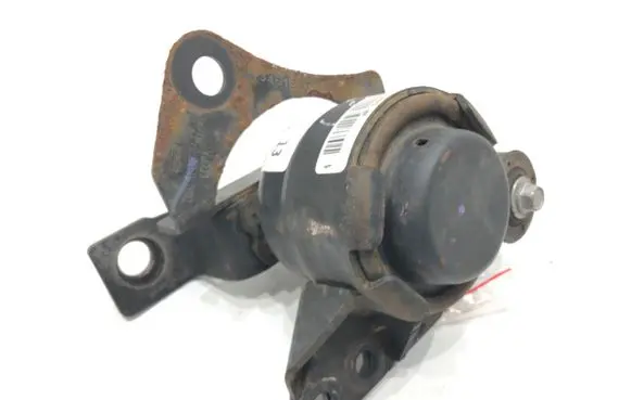 Engine mount vacuum valve