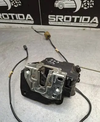 Mercedes-Benz C W203 Front door lock 2037200435