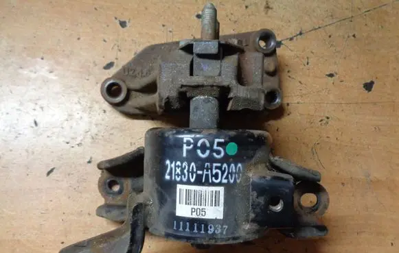 Hyundai i30 Engine mount bracket 21830A5200