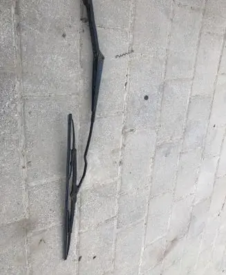 Volkswagen Transporter - Caravelle T4 Front wiper blade arm 701955409