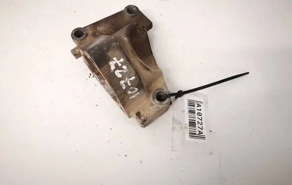 Opel Zafira B Engine mounting bracket 55184510