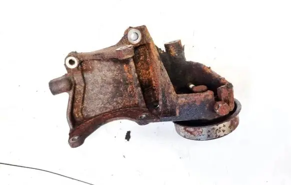 Mitsubishi Colt Engine mounting bracket