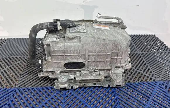 Toyota Yaris Voltage converter inverter G920052033