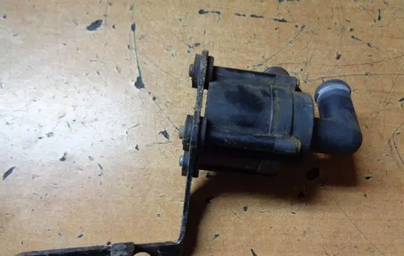 Volkswagen PASSAT B7 Electric auxiliary coolant/water pump 5N0965561