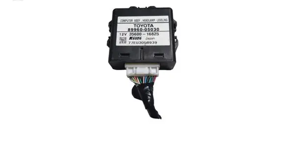 Toyota Avensis T250 Light module LCM 8996005030