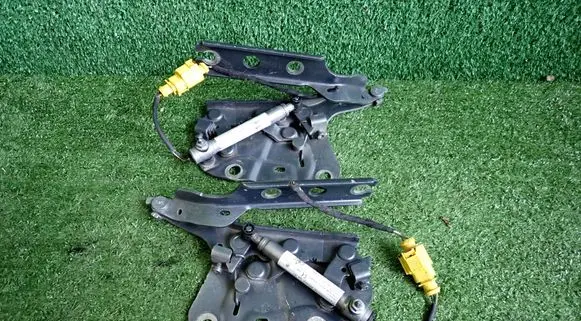 Volkswagen Touran III Engine bonnet/hood hinges 