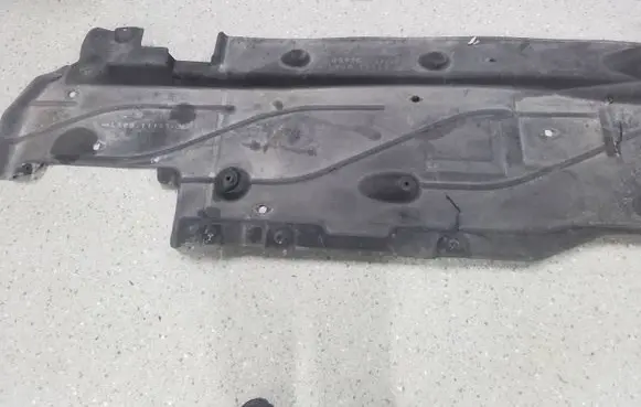 Center/middle under tray cover