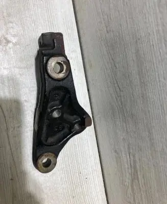 Toyota Yaris Engine mounting bracket