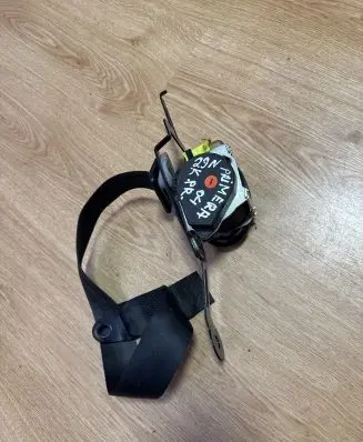 Nissan Primera Front seatbelt 86885 04167064 047064