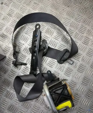 Toyota Land Cruiser (J120) Front seatbelt 