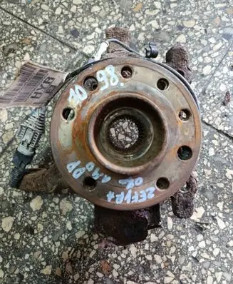 Opel Zafira B Front wheel hub