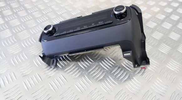 Toyota Yaris XP210 Climate control unit 55900K0260