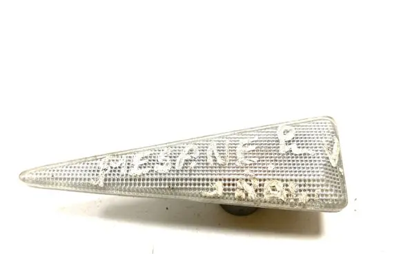 Renault Megane II Front fender indicator light 8200633417