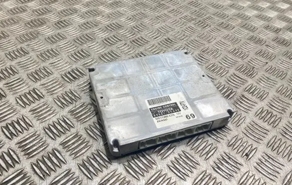 Toyota Avensis T250 Engine control unit/module 8966105690 1758006326 MB1758006326