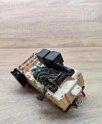 Toyota Corolla E120 E130 Fuse module 48788114 48788i14