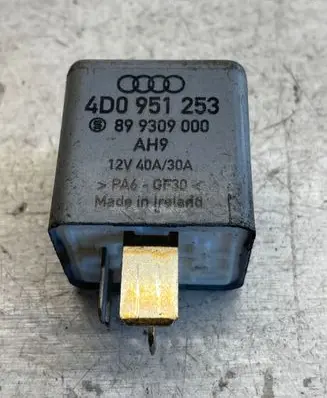 Volkswagen PASSAT B5.5 Other relay 4d0951253