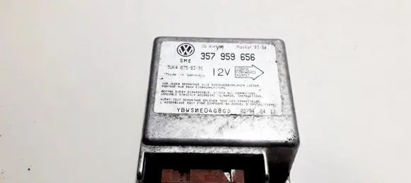 Volkswagen PASSAT B4 Airbag control unit/module 357959656