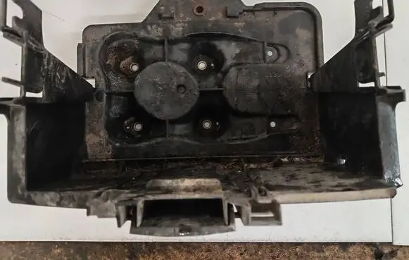 Skoda Octavia Mk1 (1U) Battery box tray 1J0915333