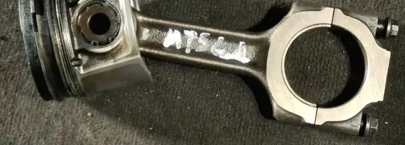 Mitsubishi Space Star Piston with connecting rod