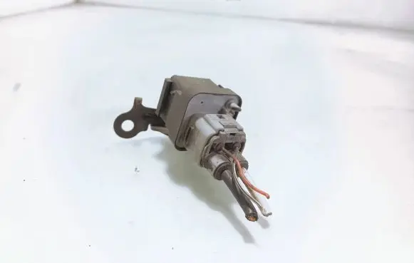 Toyota Avensis T270 Glow plug pre-heat relay 2861067010 1567000671