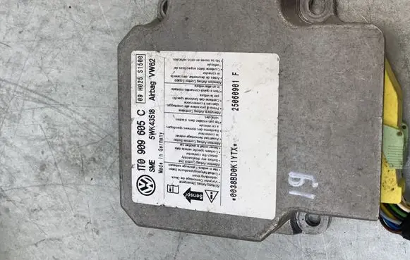 Volkswagen Touran I Airbag control unit/module 1T0909605C