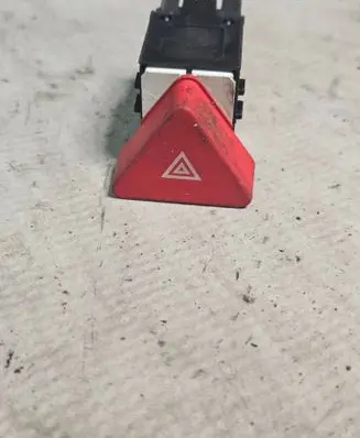 Volkswagen Tiguan Hazard light switch 5N0953509A