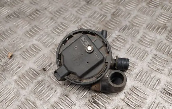 Audi A6 S6 C7 4G Active carbon filter fuel vapour canister 8K0906253C