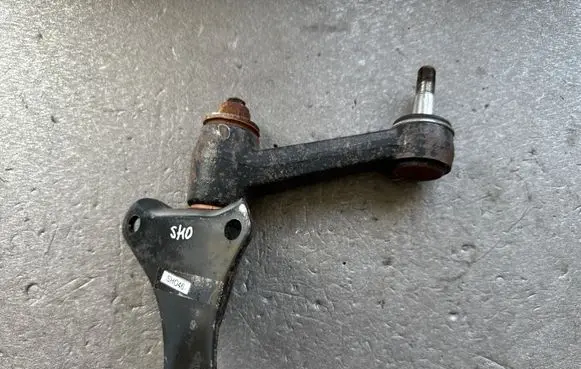 Mitsubishi Pajero Steering tie rod end MB698532
