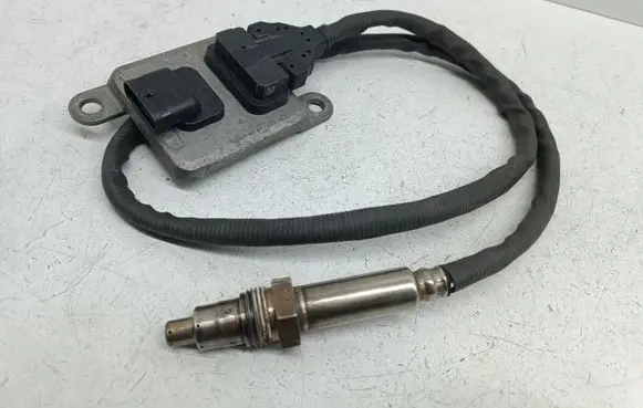 Mercedes-Benz C W205 Lambda probe sensor A0009053706 0009053706 5WK96683F