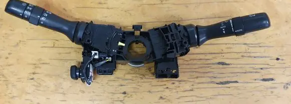 Toyota Avensis T270 Indicator stalk 0518017F423