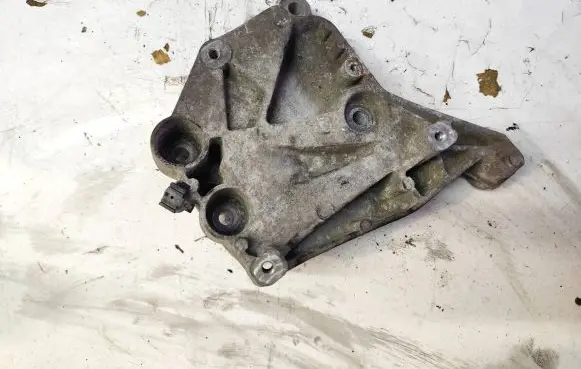 Alfa Romeo Giulietta A/C compressor mount bracket 55225455
