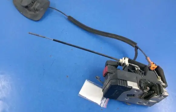 Opel Combo C Front door lock 24434884EQ