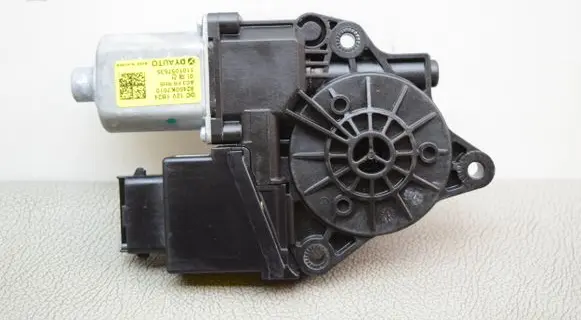 Hyundai i10 Front door window regulator motor 82460K7010 82402K7020