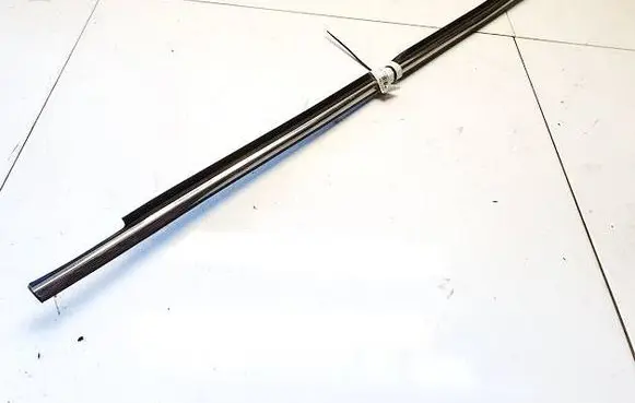 Toyota Avensis T250 Front door glass trim molding 