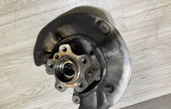 BMW 1 F70 Front wheel hub 6890172