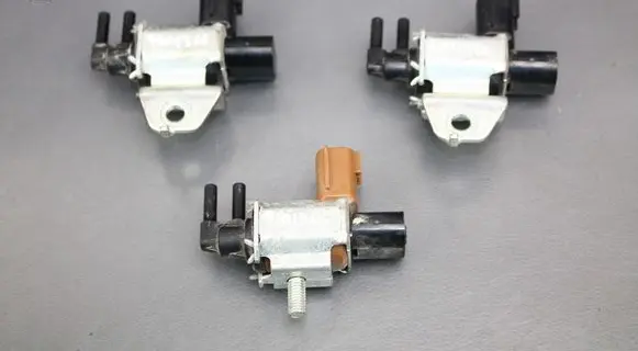Nissan Murano Z51 Valve vacuum K5T46673 K5T6588