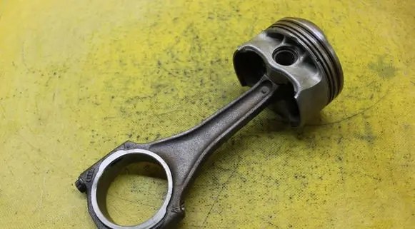 Piston with connecting rod