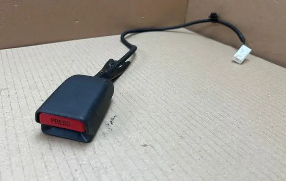 Toyota C-HR I Front seatbelt buckle 1129788