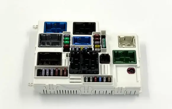 Peugeot 308 Fuse module 9849163880 984916388002