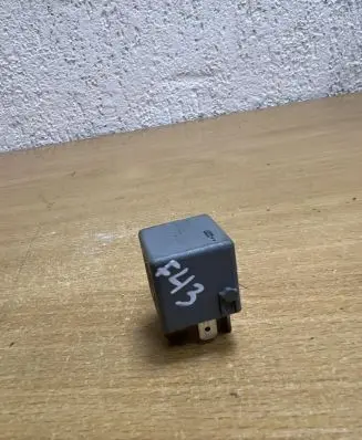 Mercedes-Benz C W204 Other relay A0025422619 F43