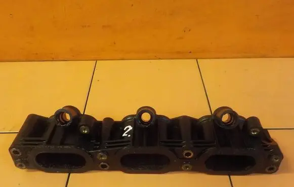 Ford Maverick Intake manifold YF1E9K461BG SSACY