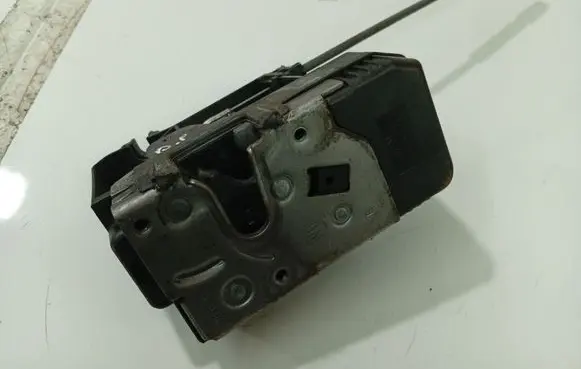 Opel Zafira A Front door lock 