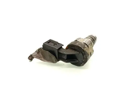 Toyota RAV 4 (XA40) Fuel pressure regulator 10R10860