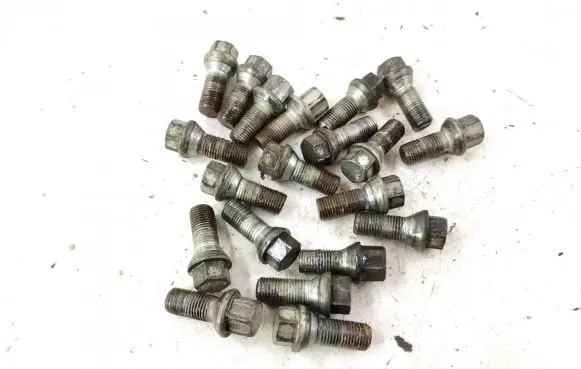 Mercedes-Benz C W204 Nuts/bolts 