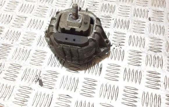 BMW 1 E81 E87 Engine mount bracket