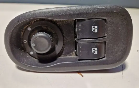 Opel Movano B Electric window control switch 8200637849