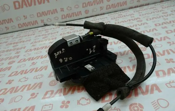Nissan Juke I F15 Rear door lock