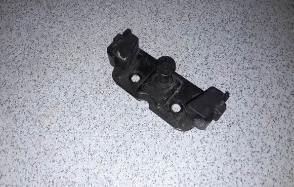 BMW 3 E46 Loading door lock loop/hook striker 8203771