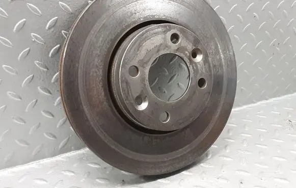 Dacia Sandero III Front brake disc 679R075 402067025R 402062650R